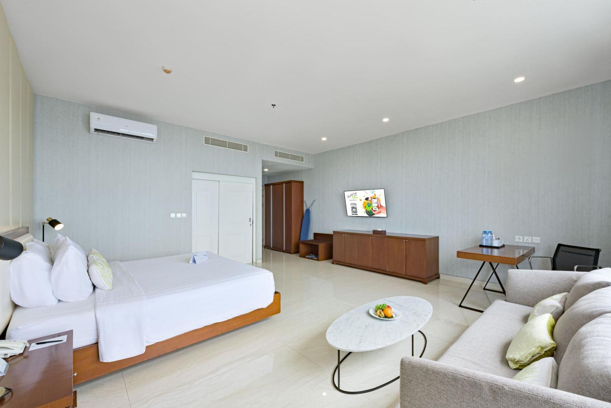 Hotel Grand Whiz Megamas Manado Esterno foto