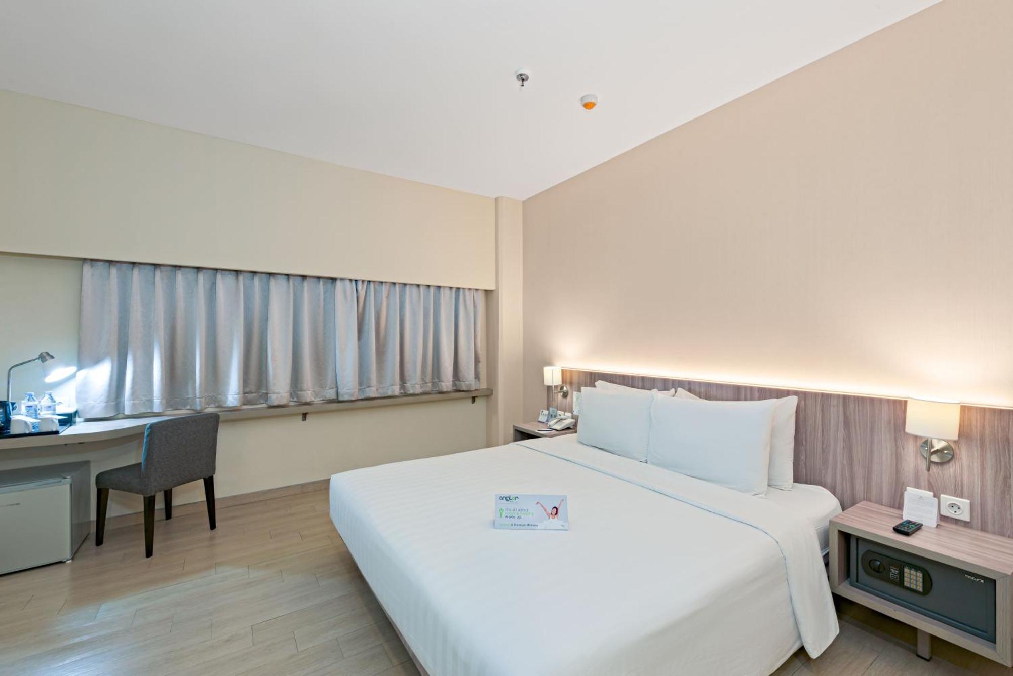 Hotel Grand Whiz Megamas Manado Esterno foto